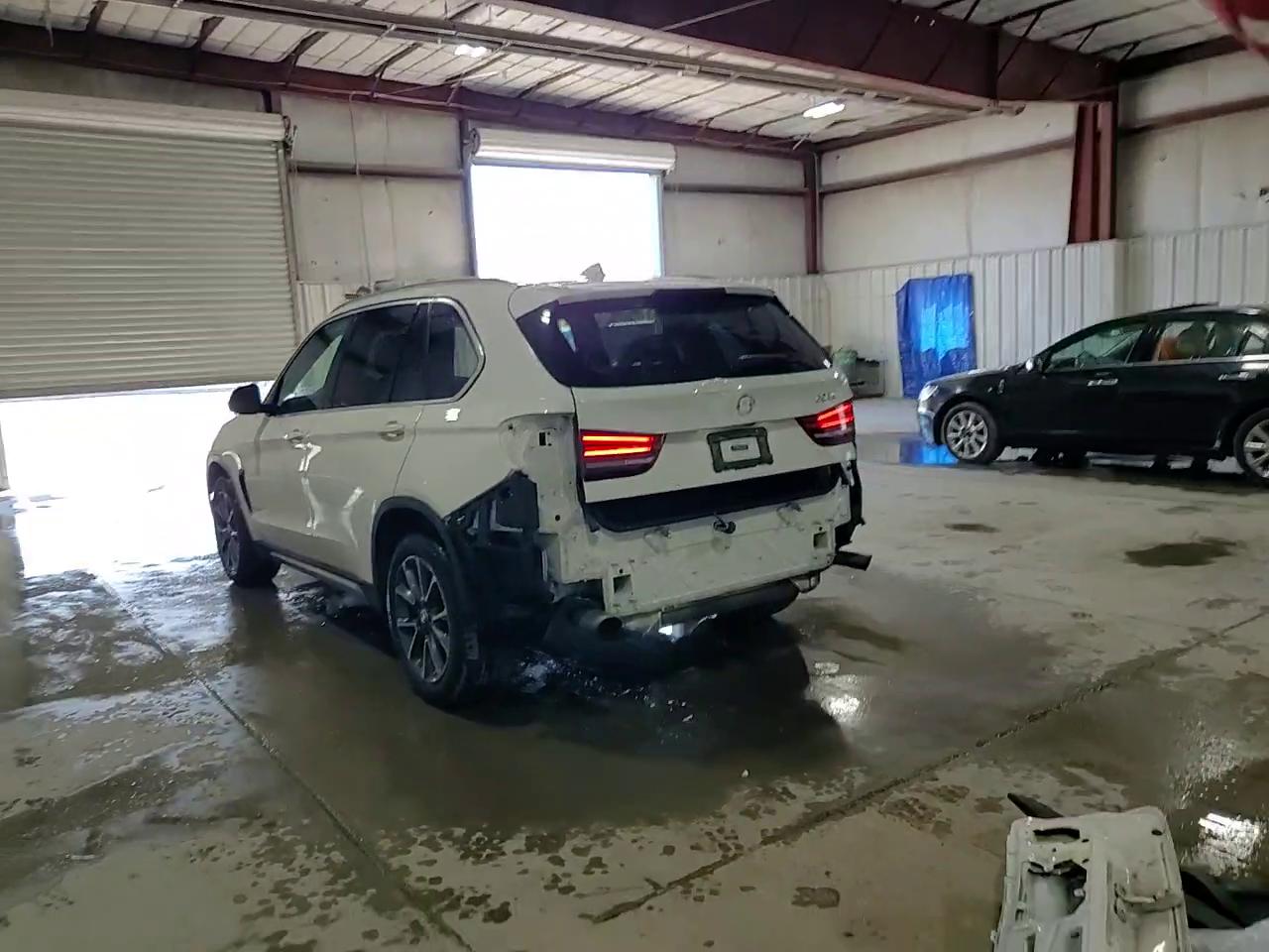 Фото: 5UXKR0C38H0X83258