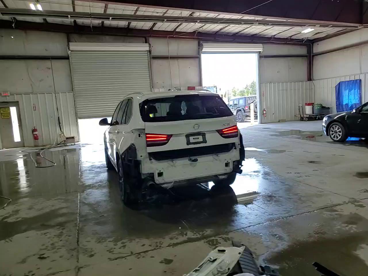 Фото: 5UXKR0C38H0X83258