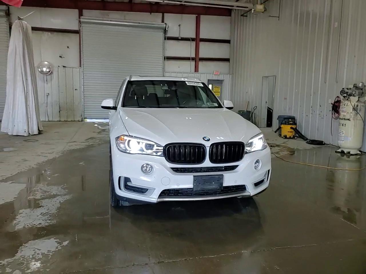 Фото: 5UXKR0C38H0X83258