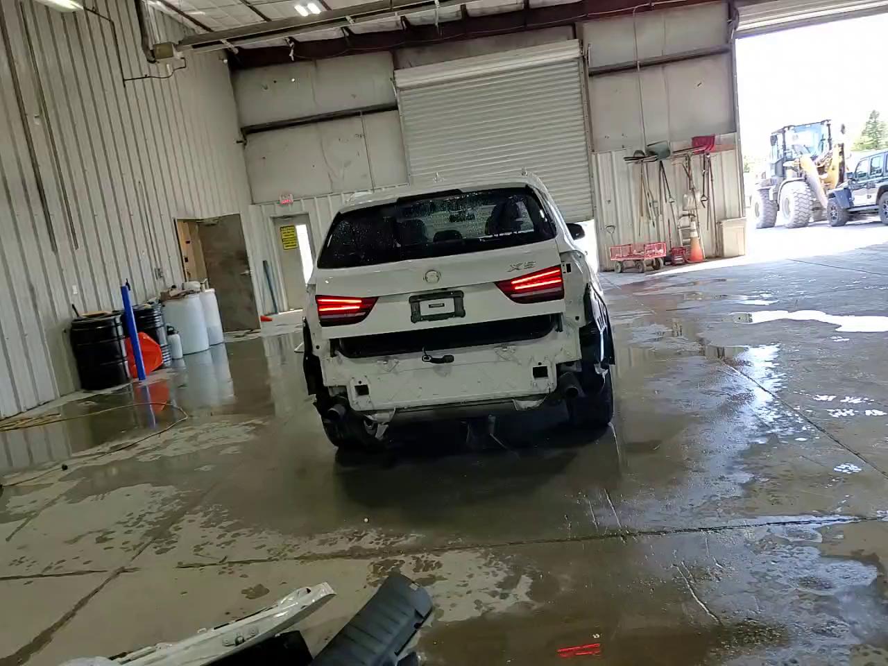 Фото: 5UXKR0C38H0X83258