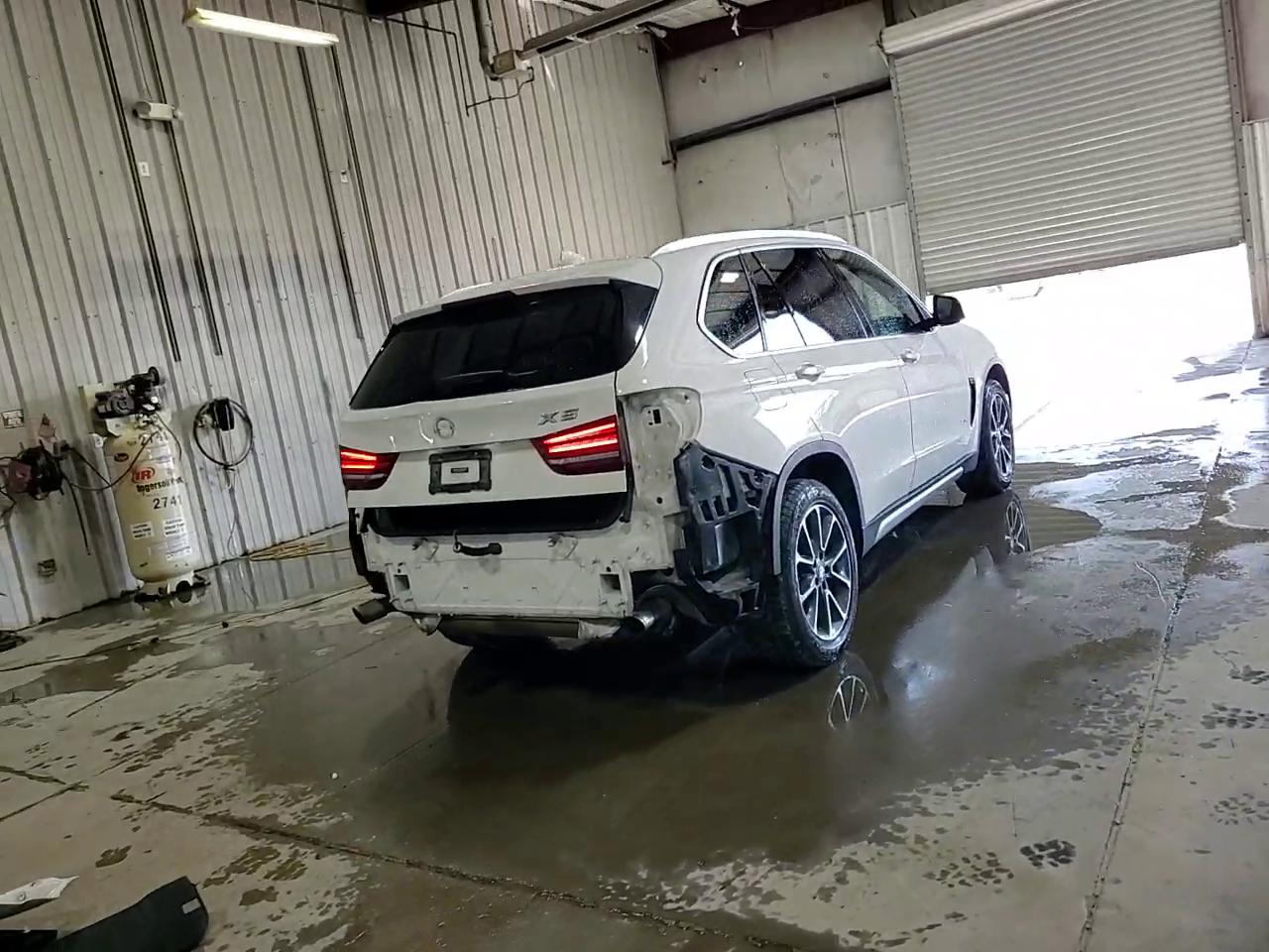 Фото: 5UXKR0C38H0X83258