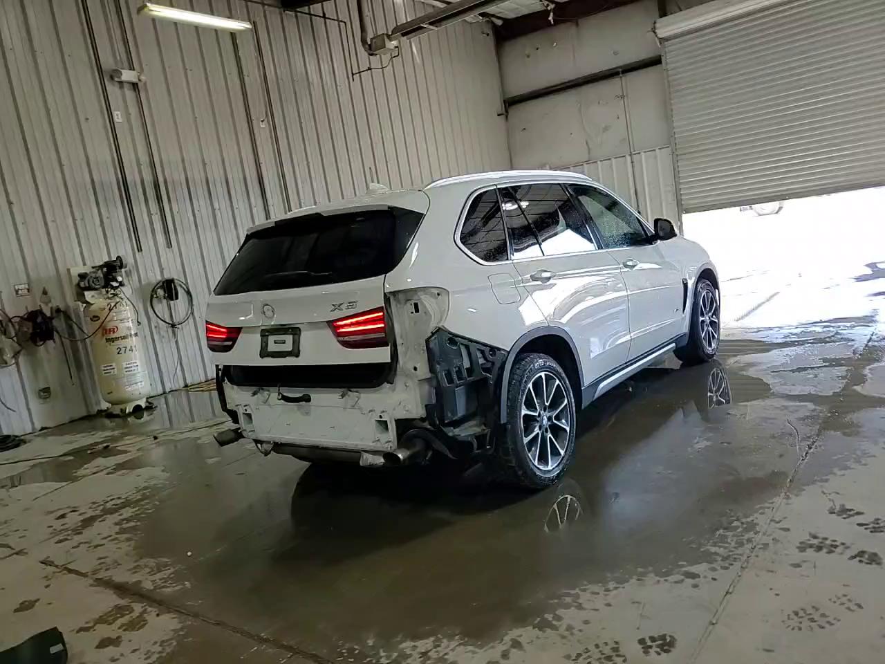 Фото: 5UXKR0C38H0X83258