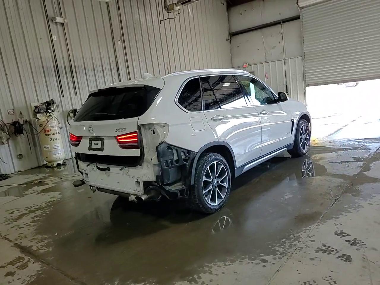 Фото: 5UXKR0C38H0X83258