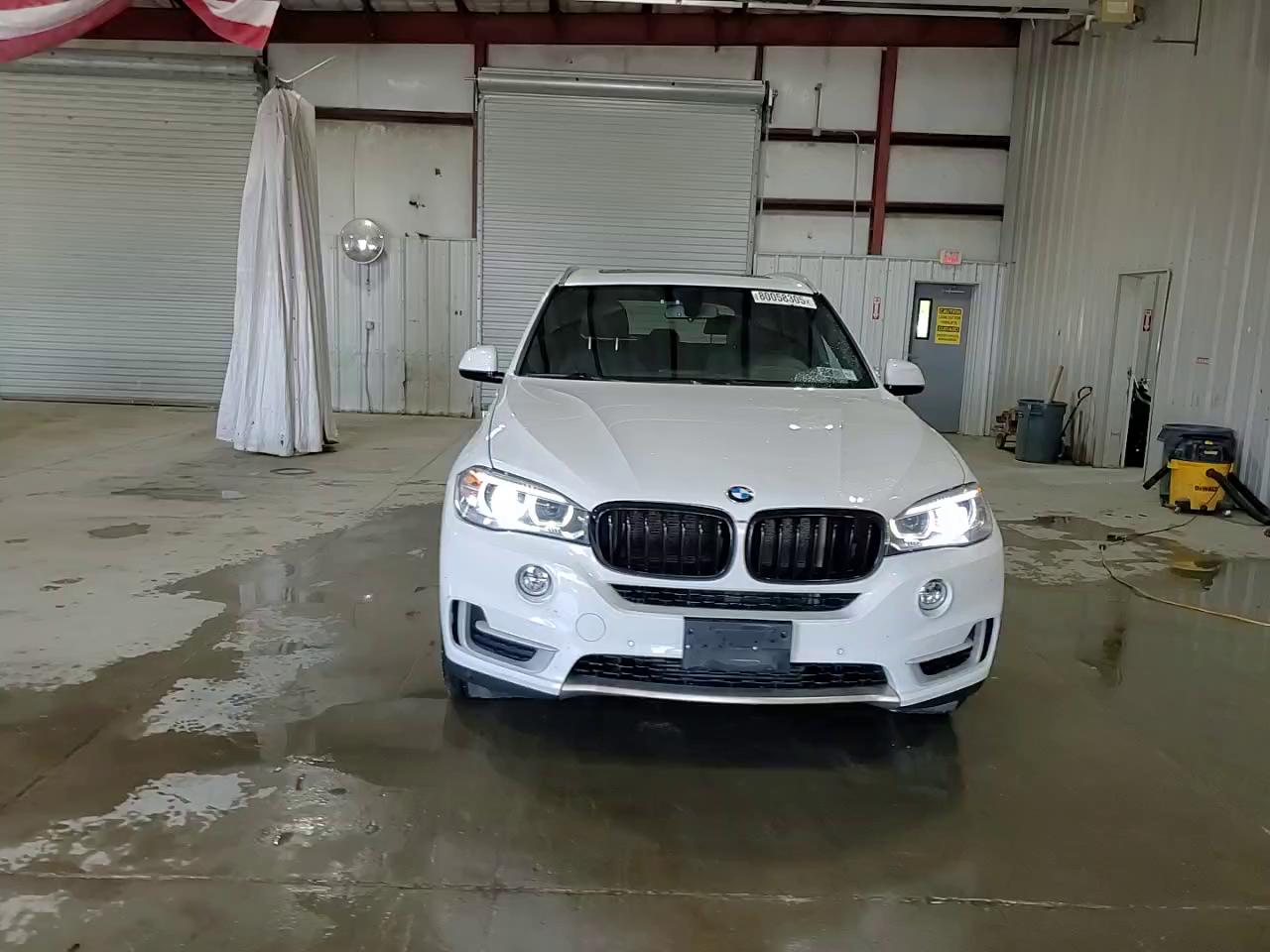 Фото: 5UXKR0C38H0X83258