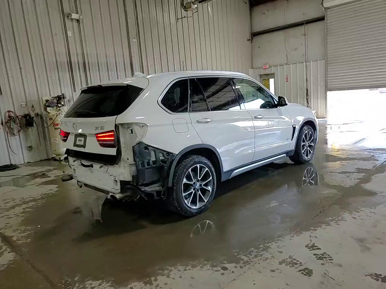 Фото: 5UXKR0C38H0X83258