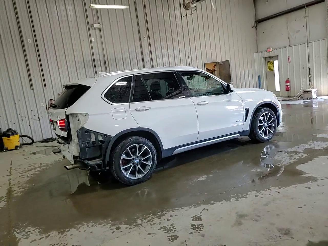 Фото: 5UXKR0C38H0X83258