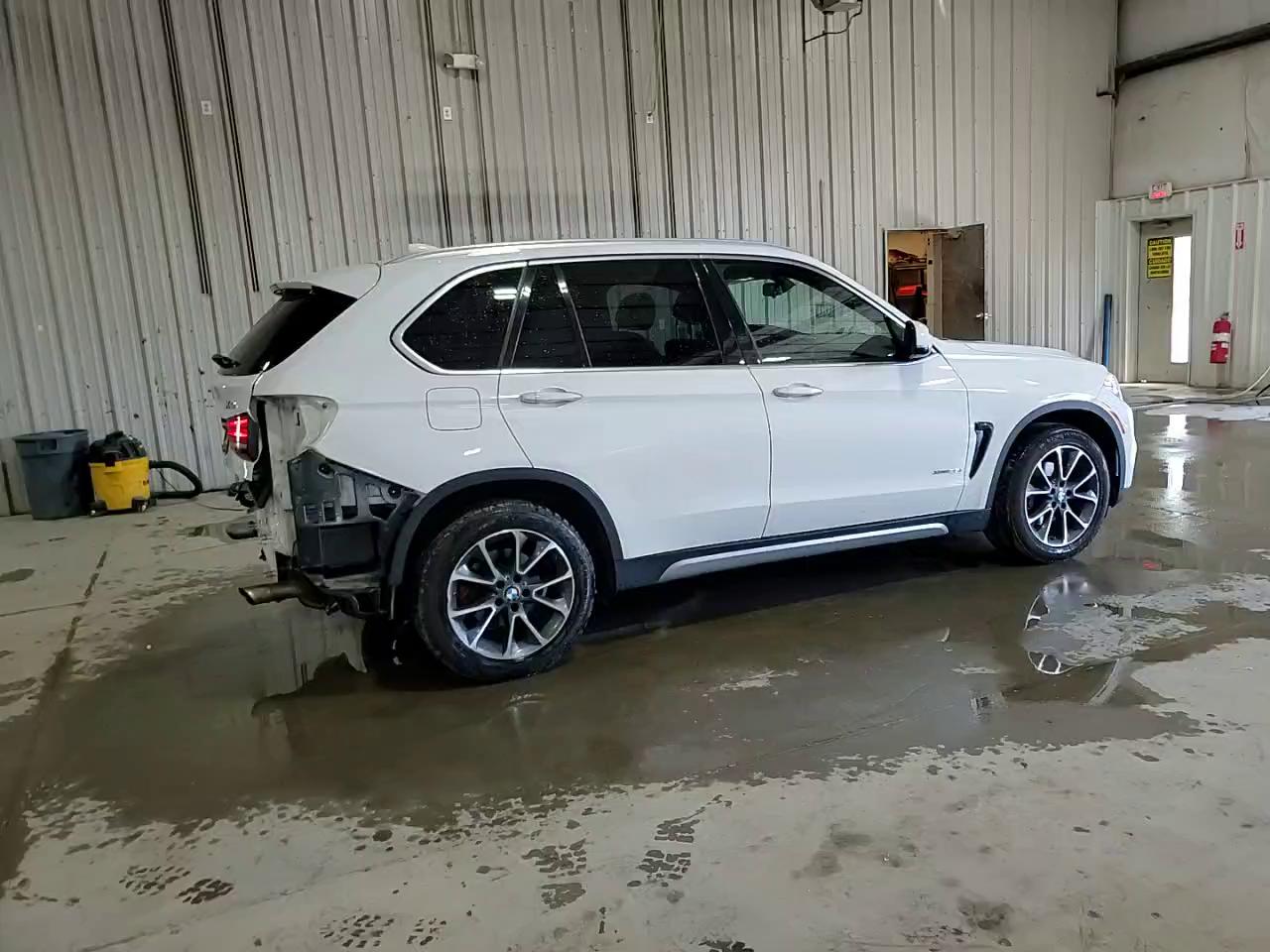 Фото: 5UXKR0C38H0X83258