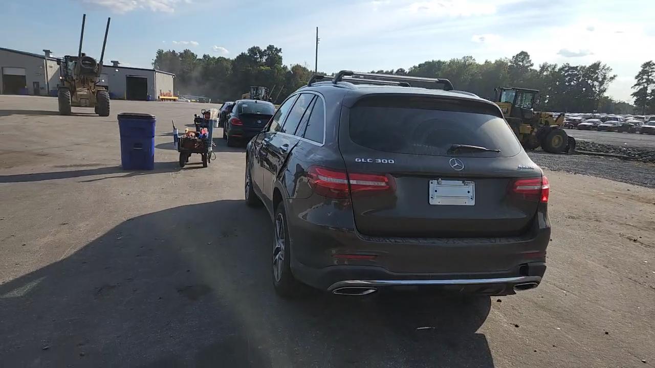 Фото: WDC0G4KB2GF114472