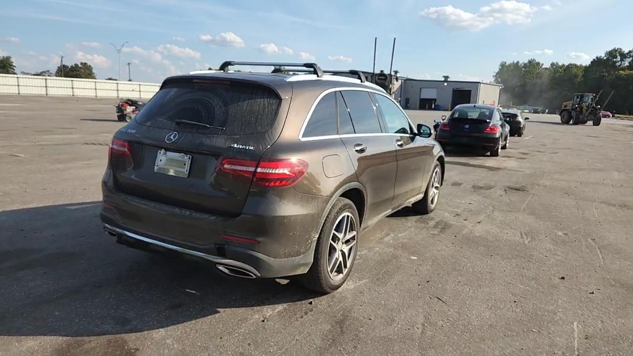 Фото: WDC0G4KB2GF114472