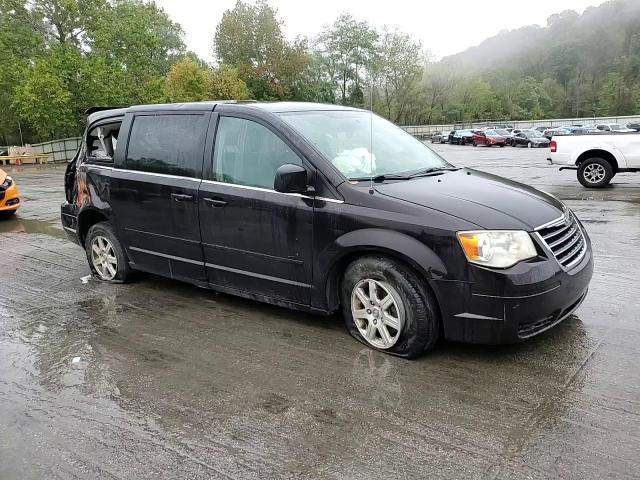 2010 Chrysler Town & Country Lx VIN: 2A4RR2D13AR357136 Lot: 84025525