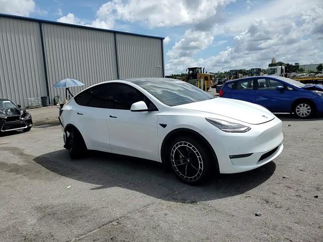 2022 Tesla Model Y VIN: 7SAYGDEE5NF394553 Lot: 71549925