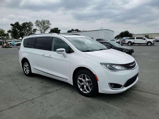 2018 Chrysler Pacifica Limited VIN: 2C4RC1GG6JR320759 Lot: 81245235