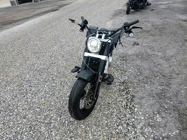 2018 Harley Davidson Flsl Softail VIN: 1HD1YDJ10JC077980 Lot: 83787185