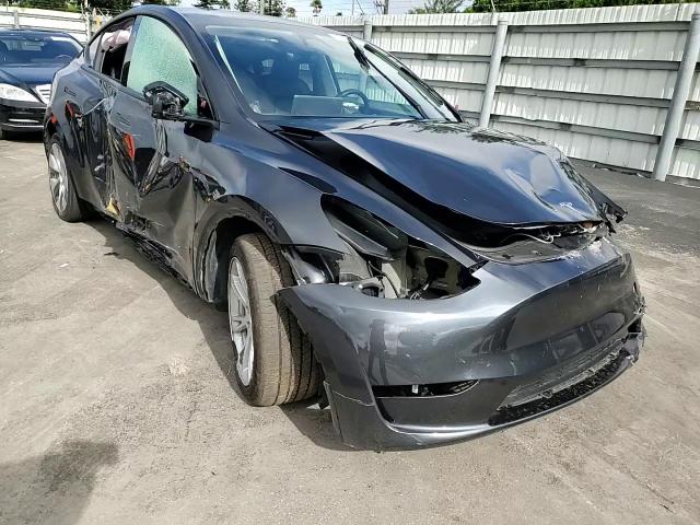 2024 Tesla Model Y VIN: 7SAYGDEDXRF049810 Lot: 71202645