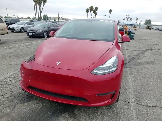 2022 Tesla Model Y VIN: 7SAYGDEE0NF317153 Lot: 71710355