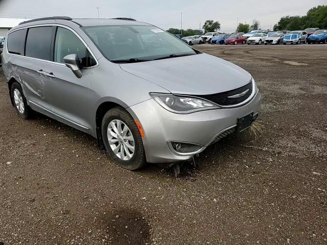 2017 Chrysler Pacifica Touring L VIN: 2C4RC1BGXHR592751 Lot: 81520065
