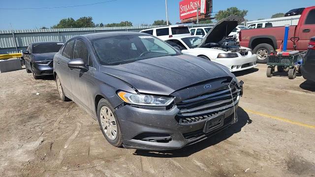 2013 Ford Fusion S VIN: 3FA6P0G70DR260662 Lot: 82151455