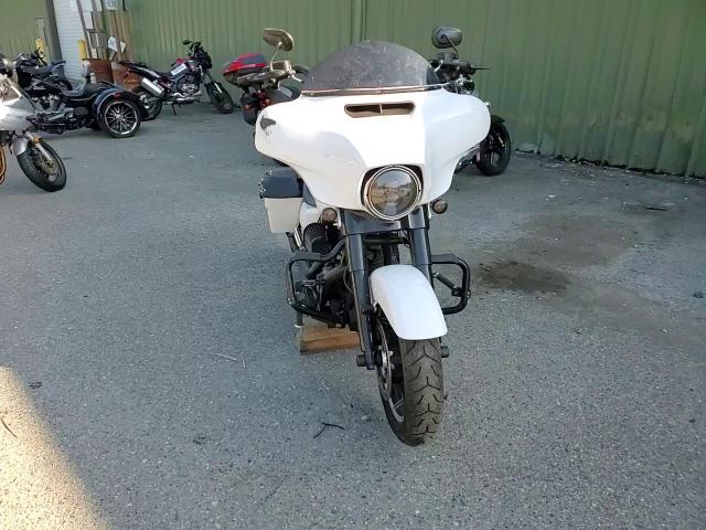 2016 Harley-Davidson Flhx Street Glide VIN: 1HD1KBM13GB629410 Lot: 81468165