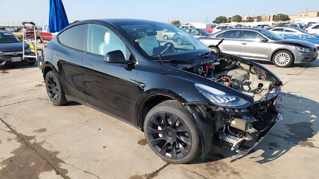 2024 Tesla Model Y VIN: 7SAYGDEE4RA236871 Lot: 81032955