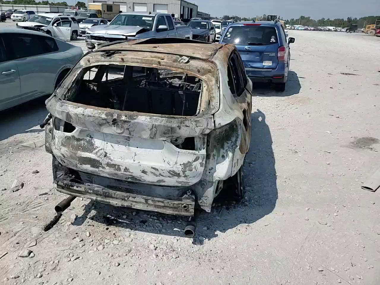 Фото: WBXHT3C31J5F89751