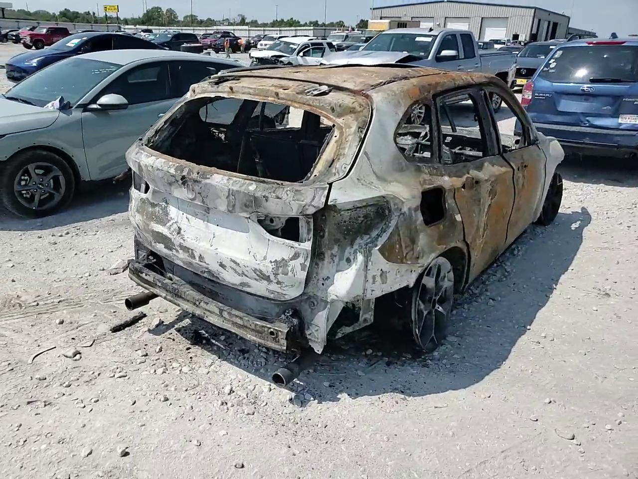 Фото: WBXHT3C31J5F89751