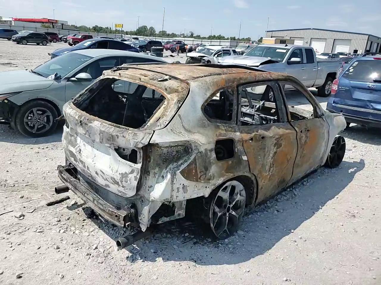 Фото: WBXHT3C31J5F89751