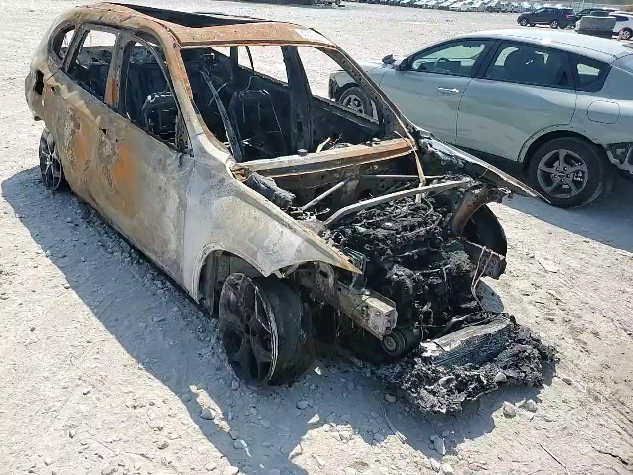 Фото: WBXHT3C31J5F89751