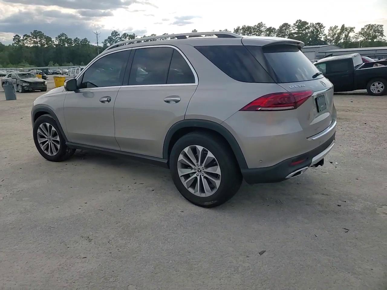 Фото: 4JGFB4KB2LA091616