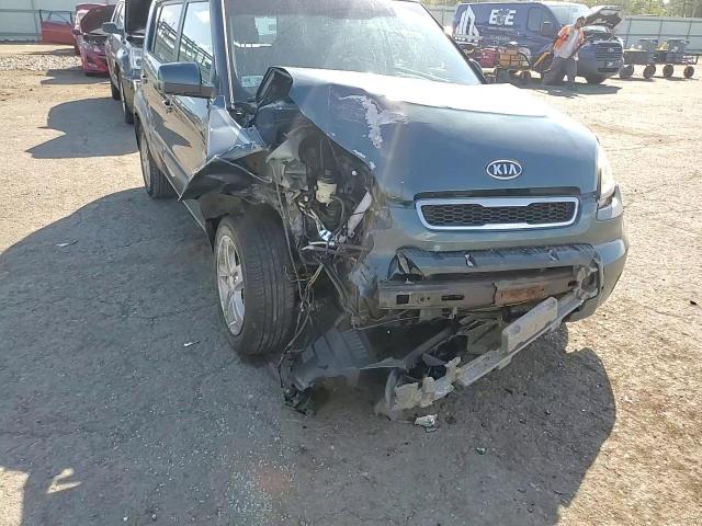 2011 Kia Soul + VIN: KNDJT2A27B7225548 Lot: 71474855