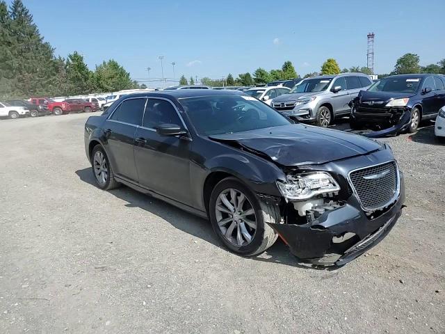 2016 Chrysler 300 Limited VIN: 2C3CCARG7GH230431 Lot: 81580425
