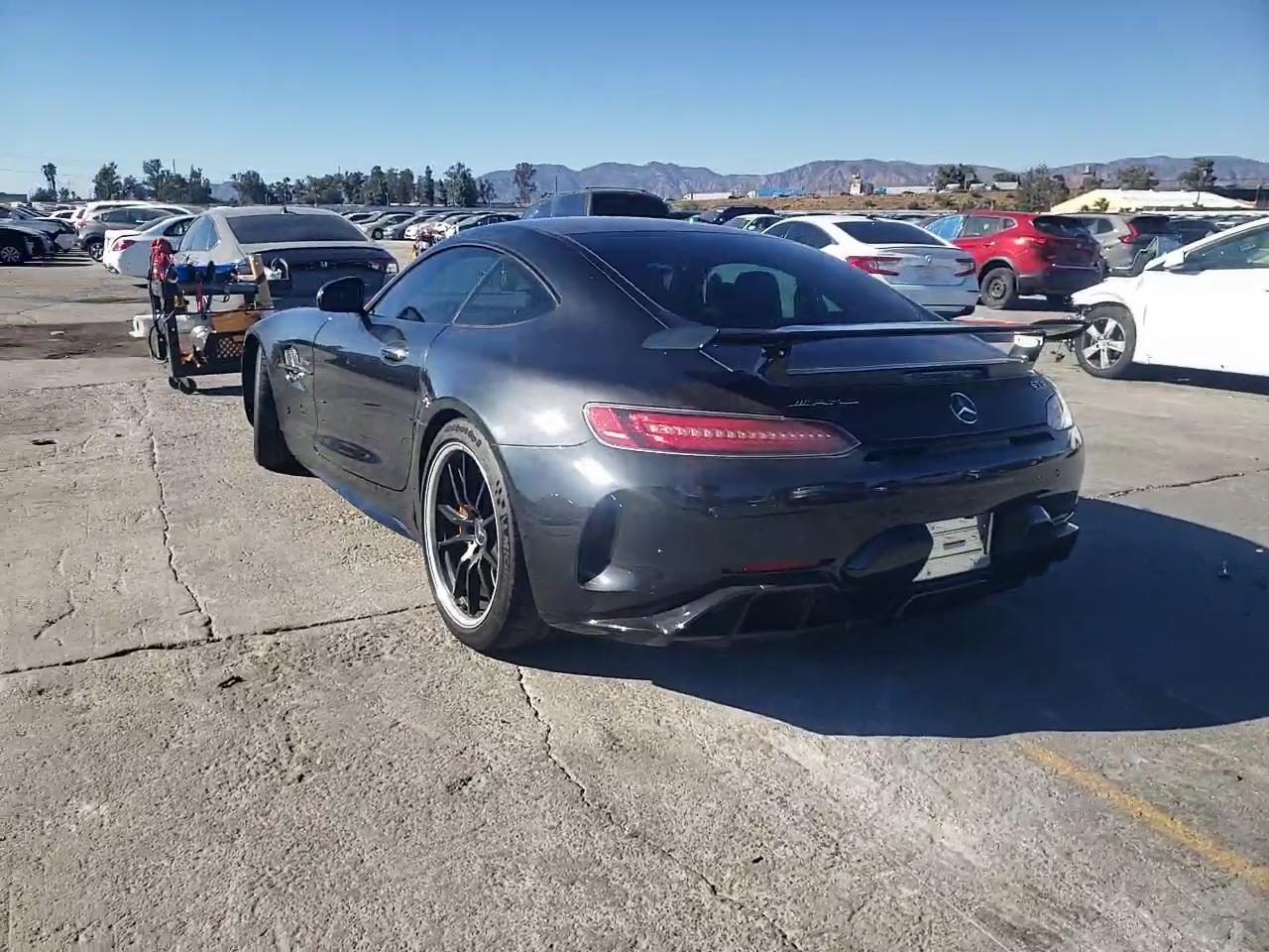 Фото: WDDYJ7KA1JA017258