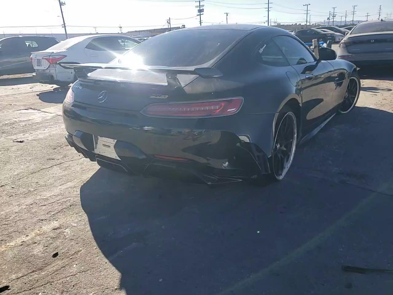 Фото: WDDYJ7KA1JA017258