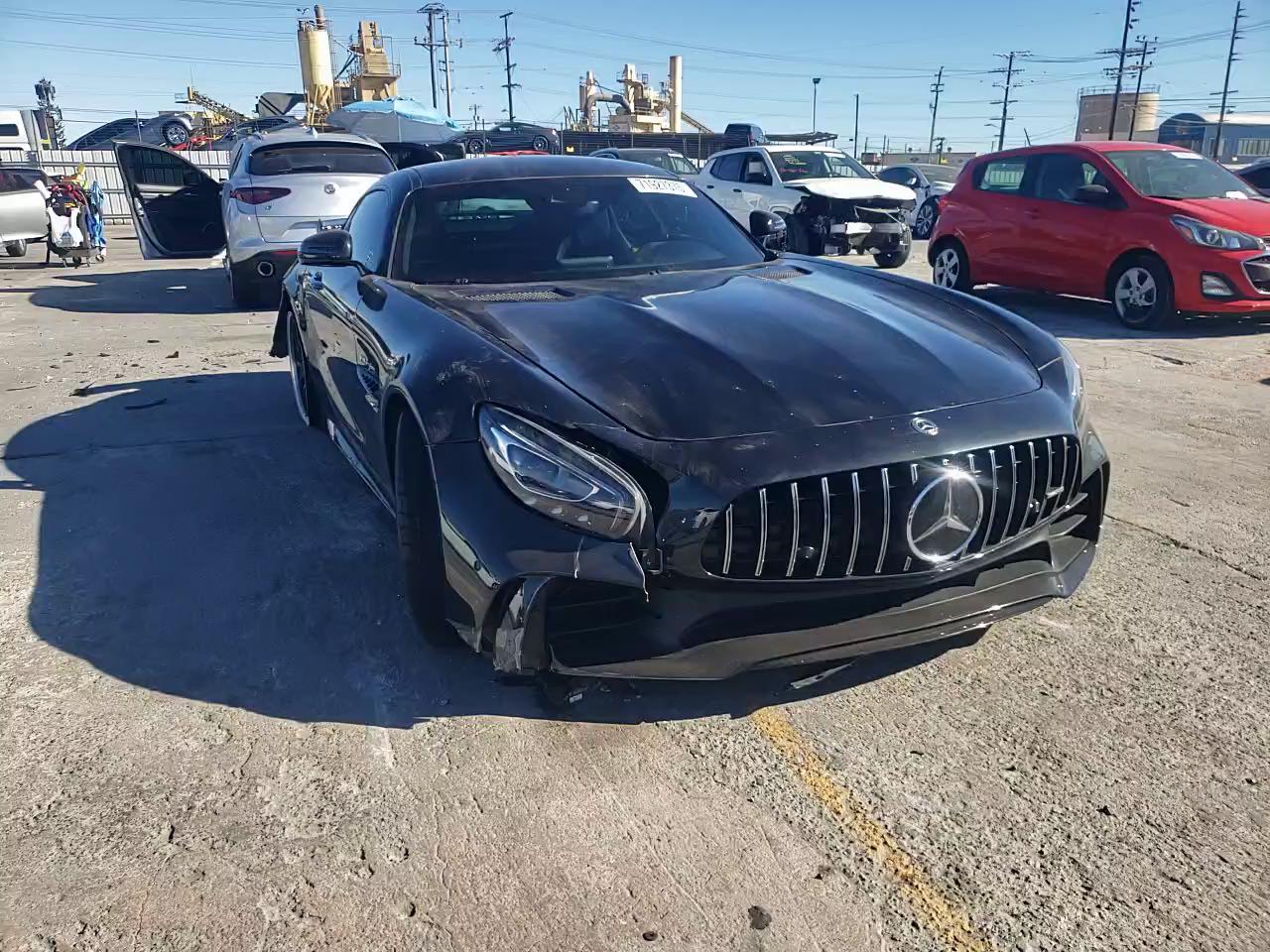 Фото: WDDYJ7KA1JA017258