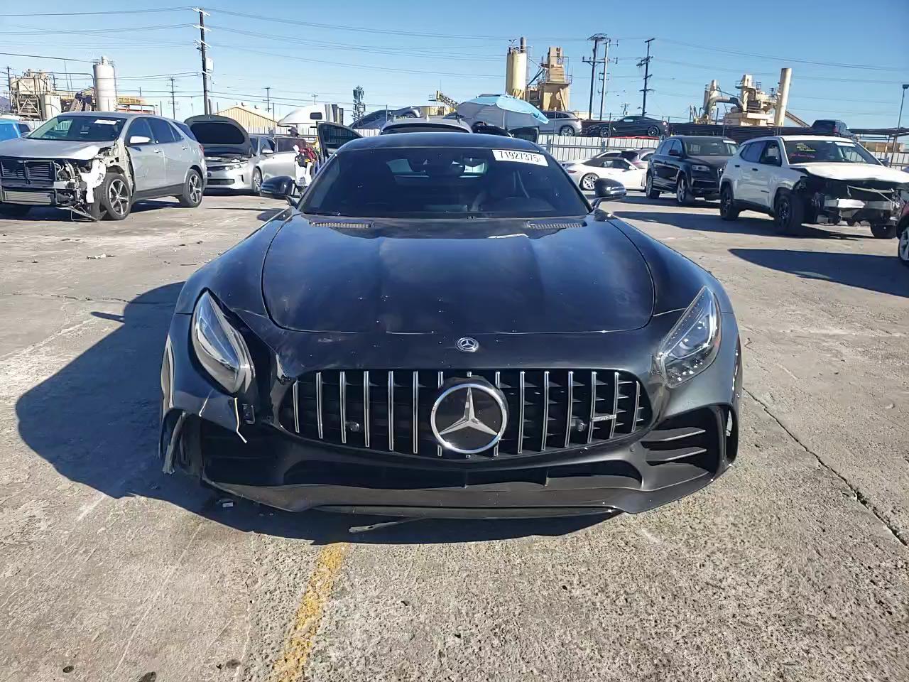 Фото: WDDYJ7KA1JA017258