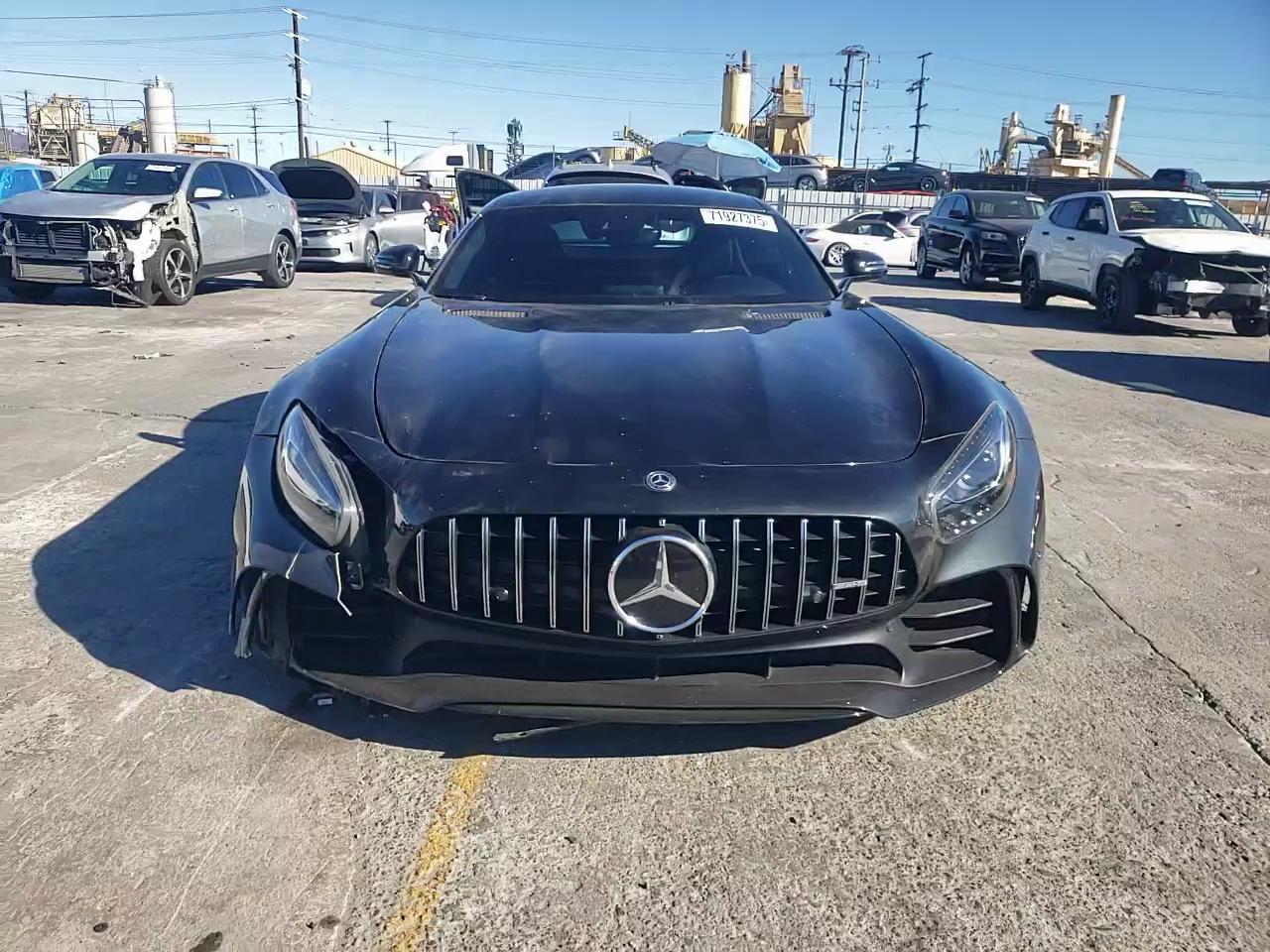 Фото: WDDYJ7KA1JA017258