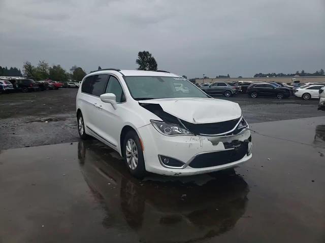2017 Chrysler Pacifica Touring L VIN: 2C4RC1BG0HR720608 Lot: 81839805