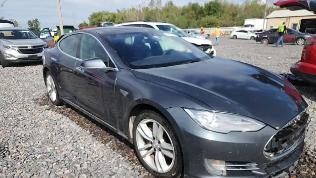 2016 Tesla Model S VIN: 5YJSA1E22GF122263 Lot: 84033855