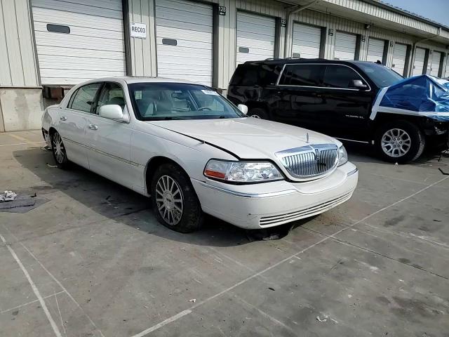 2004 Lincoln Town Car Ultimate VIN: 1LNHM83W94Y635355 Lot: 80095135