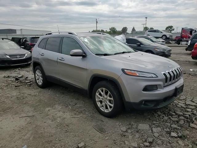 2016 Jeep Cherokee Latitude VIN: 1C4PJMCS7GW266381 Lot: 70770485