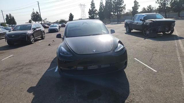 2024 Tesla Model Y VIN: 7SAYGDEF9RF078572 Lot: 71359015