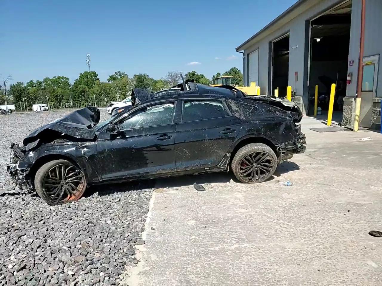 Фото: WUAAWCF54MA901012