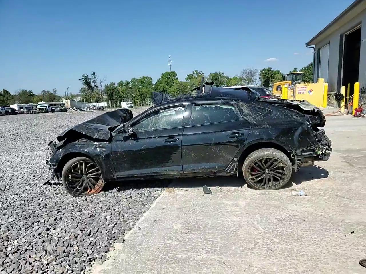 Фото: WUAAWCF54MA901012