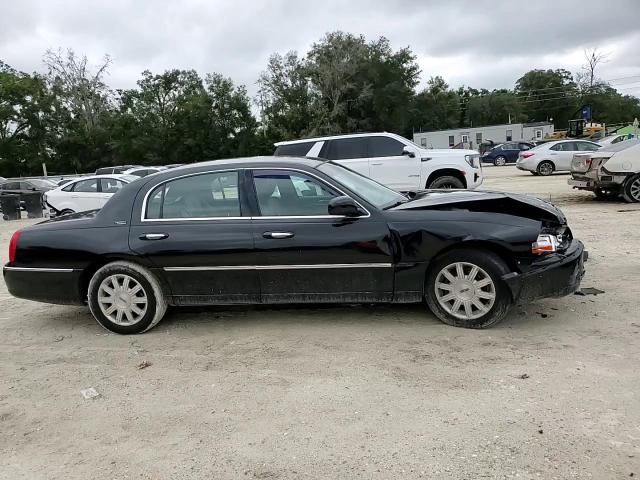 2011 Lincoln Town Car Signature Limited VIN: 2LNBL8CVXBX758787 Lot: 81351495