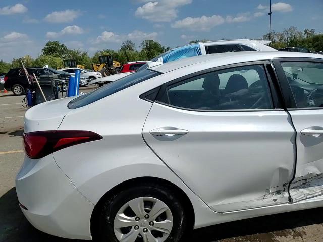 2016 Hyundai Elantra Se VIN: 5NPDH4AE8GH693621 Lot: 70510785
