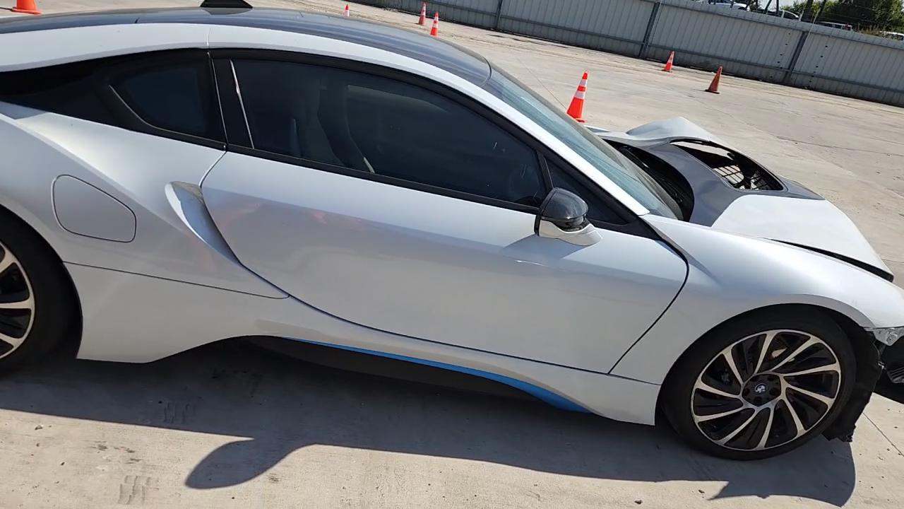 Фото: WBY2Z2C56FV391411