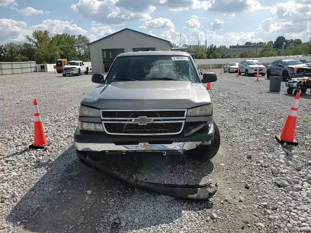 2006 Chevrolet Silverado C1500 VIN: 2GCEC13VX61232418 Lot: 81863855