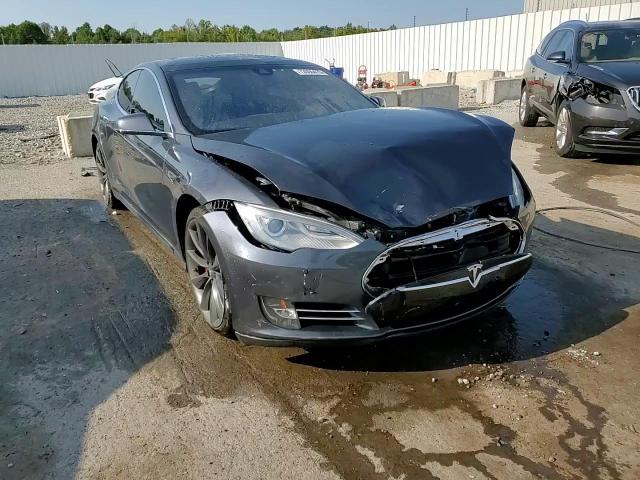 2015 Tesla Model S 85 VIN: 5YJSA1H15FF081144 Lot: 72055415