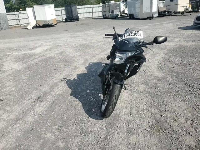 2011 Honda Cbr250 R VIN: MLHMC4113B5000486 Lot: 81302965