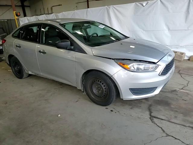 2017 Ford Focus S VIN: 1FADP3E27HL335586 Lot: 71851095