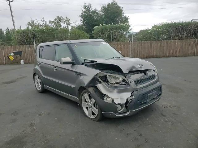 2011 Kia Soul + VIN: KNDJT2A27B7196682 Lot: 81835045